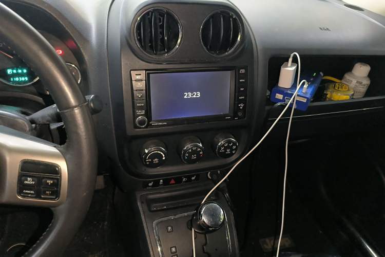Used Jeep Patriot 2013 2.4 Luxury Navigation Edition Audio And AC Panel