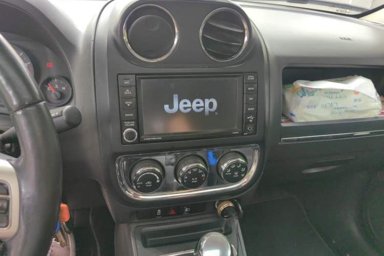 Used Jeep Patriot 2013 2.4 Black Sport Edition Audio And AC Panel