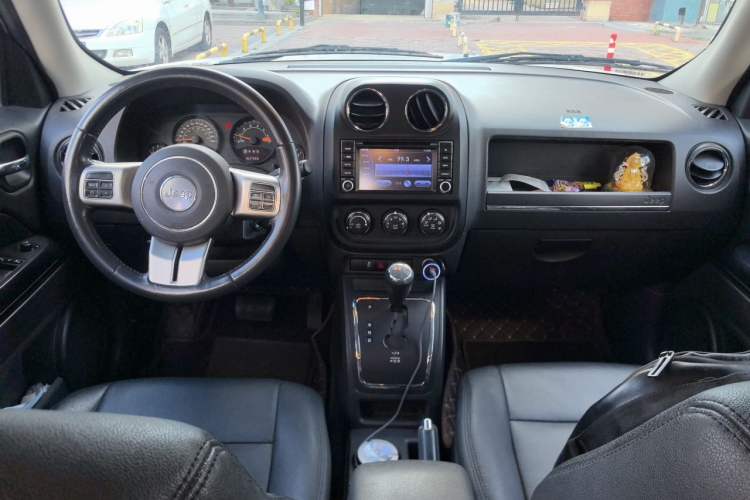 Used Jeep Patriot 2013 2.4 Sport Edition Center Console