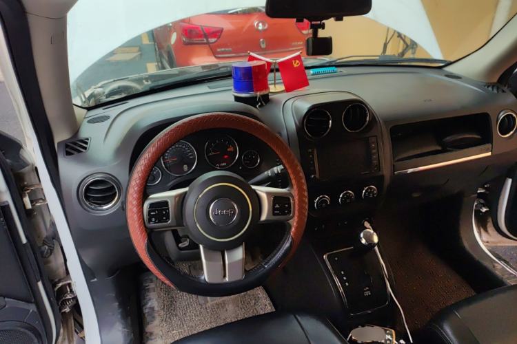 Used Jeep Patriot 2013 2.4 Luxury Navigation Edition Center Console