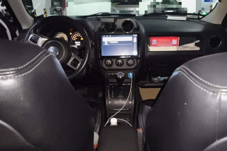 Used Jeep Patriot 2013 2.4 Luxury Navigation Edition Center Console