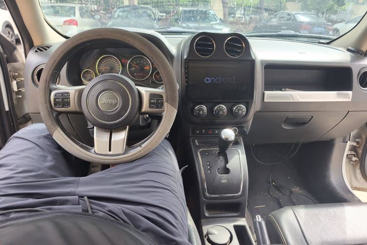 Used Jeep Patriot 2013 2.4 Luxury Navigation Edition Center Console