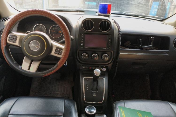 Used Jeep Patriot 2013 2.4 Luxury Navigation Edition Center Console
