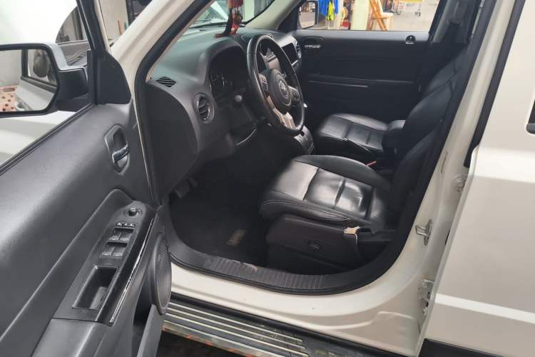 Used Jeep Patriot 2013 2.4 Luxury Navigation Edition Driver Seat