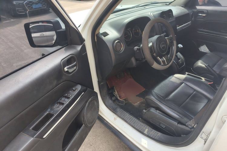 Used Jeep Patriot 2013 2.4 Luxury Navigation Edition Driver Seat