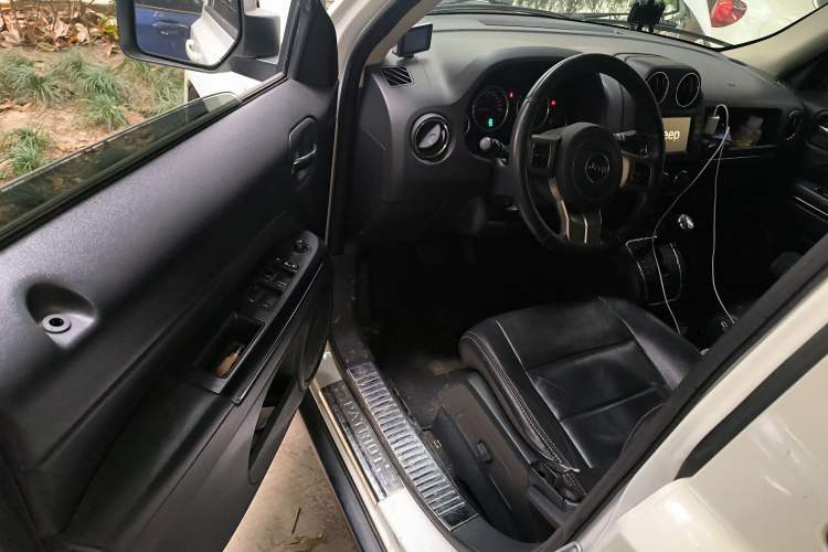 Used Jeep Patriot 2013 2.4 Luxury Navigation Edition Driver Seat