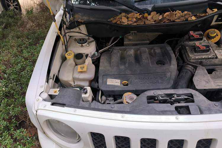 Used Jeep Patriot 2013 2.4 Luxury Navigation Edition Engine Bay Right