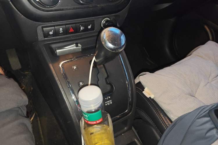 Used Jeep Patriot 2013 2.4 Luxury Navigation Edition Gear Lever