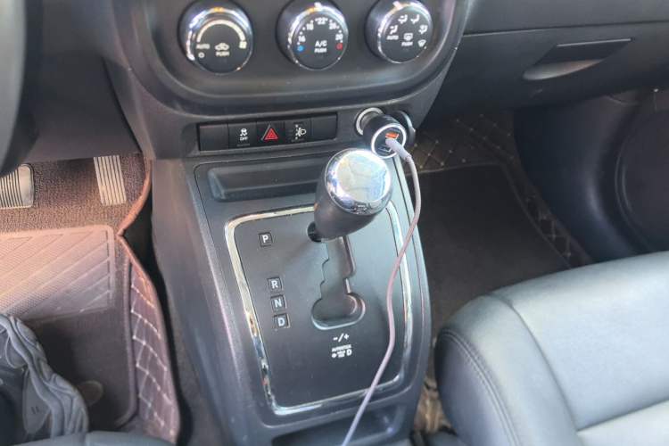 Used Jeep Patriot 2013 2.4 Sport Edition Gear Lever