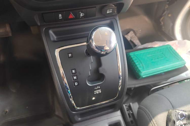 Used Jeep Patriot 2013 2.4 Black Sport Edition Gear Lever