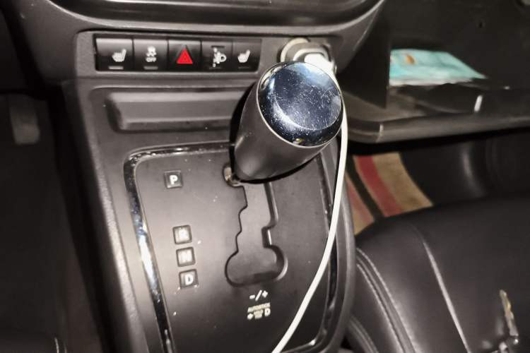 Used Jeep Patriot 2013 2.4 Luxury Navigation Edition Gear Lever