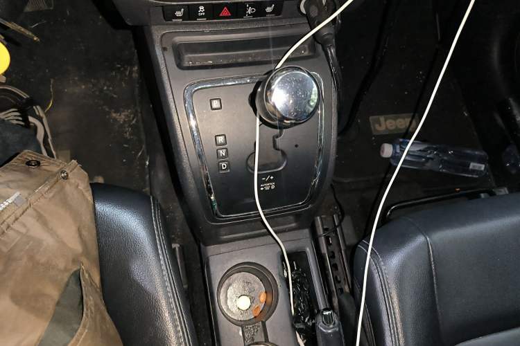 Used Jeep Patriot 2013 2.4 Luxury Navigation Edition Gear Lever