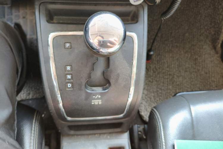 Used Jeep Patriot 2013 2.4 Luxury Navigation Edition Gear Lever