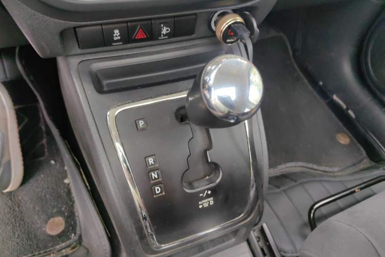 Used Jeep Patriot 2013 2.4 Black Sport Edition Gear Lever
