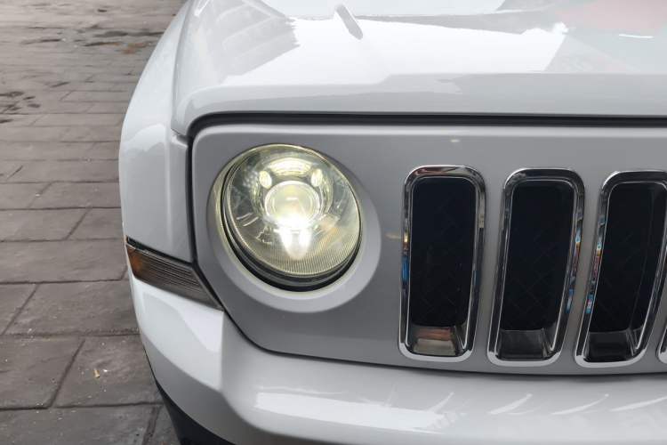 Used Jeep Patriot 2013 2.4 Luxury Navigation Edition Right Front Headlight