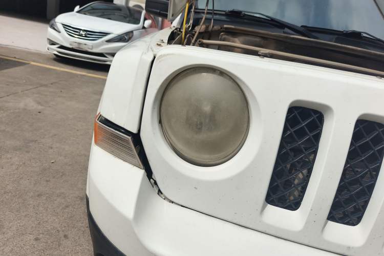 Used Jeep Patriot 2013 2.4 Luxury Navigation Edition Right Front Headlight