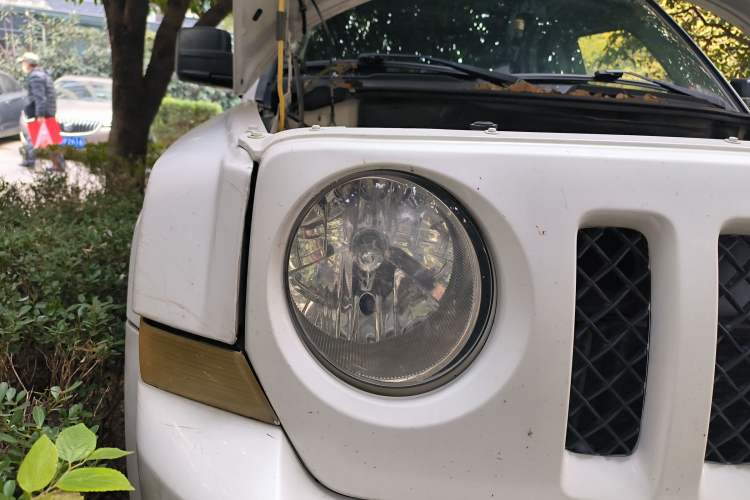 Used Jeep Patriot 2013 2.4 Luxury Navigation Edition Right Front Headlight