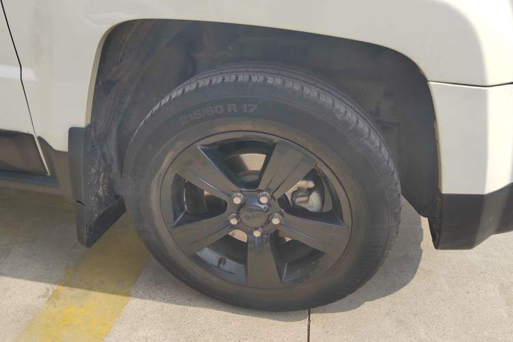 Used Jeep Patriot 2013 2.4 Black Sport Edition Right Front Wheel Hub
