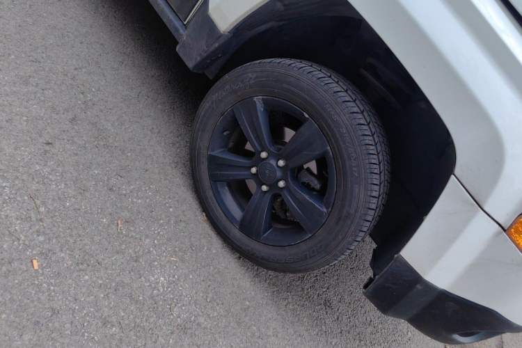Used Jeep Patriot 2013 2.4 Black Sport Edition Right Front Wheel Hub