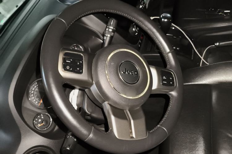 Used Jeep Patriot 2013 2.4 Luxury Navigation Edition Steering Wheel