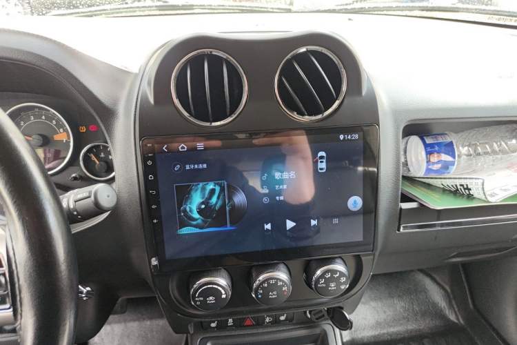 Used Jeep Patriot 2014 2.4L Luxury Navigation Edition Audio And AC Panel