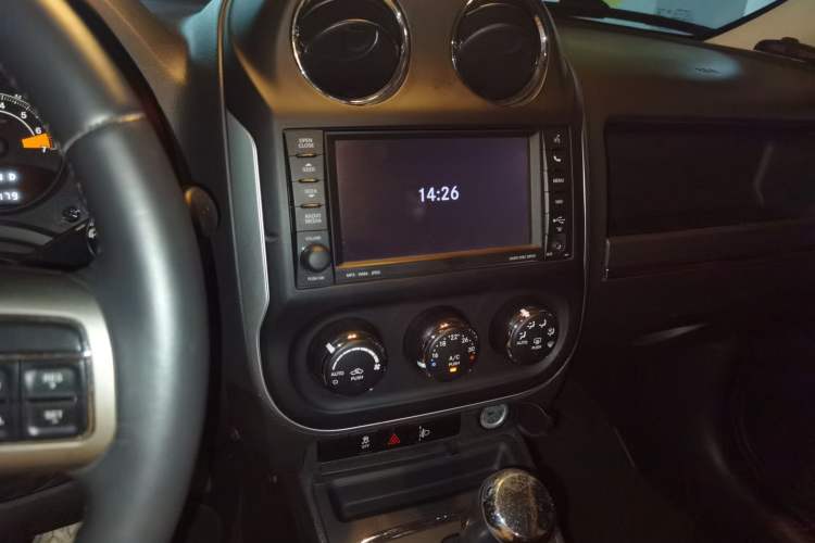Used Jeep Patriot 2014 2.4L Sport Edition Audio And AC Panel