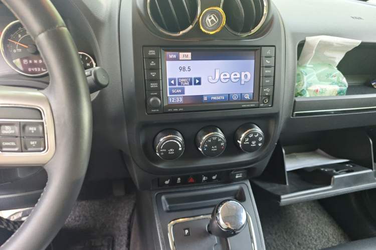 Used Jeep Patriot 2014 2.4L Luxury Navigation Edition Audio And AC Panel