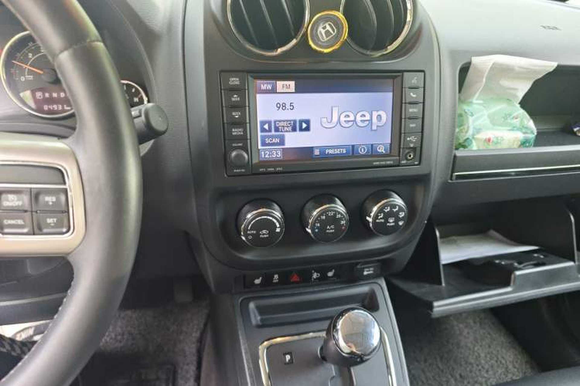 Used Jeep Patriot 2014 2.4L Luxury Navigation Edition Audio And AC Panel