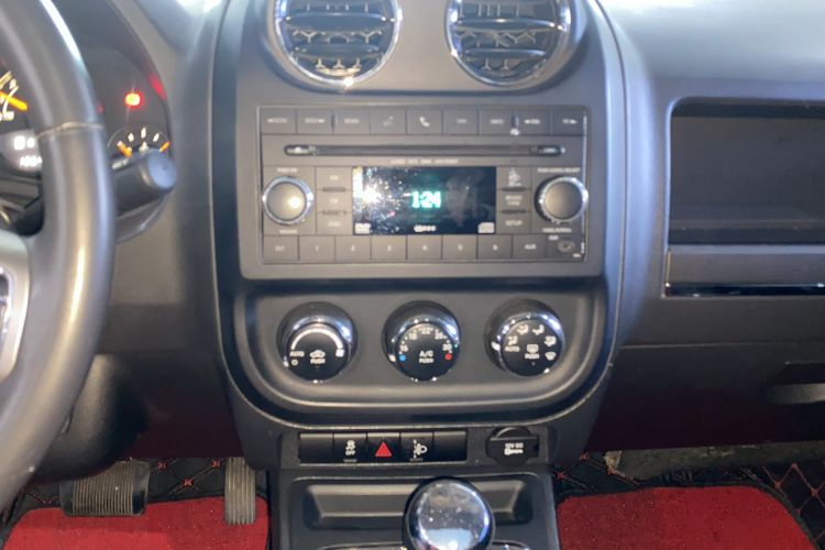 Used Jeep Patriot 2014 2.4L Sport Edition Audio And AC Panel