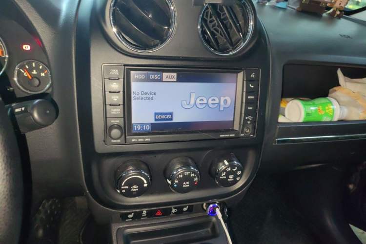 Used Jeep Patriot 2014 2.4L Luxury Navigation Edition Audio And AC Panel
