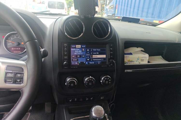 Used Jeep Patriot 2014 2.4L Luxury Navigation Edition Audio And AC Panel