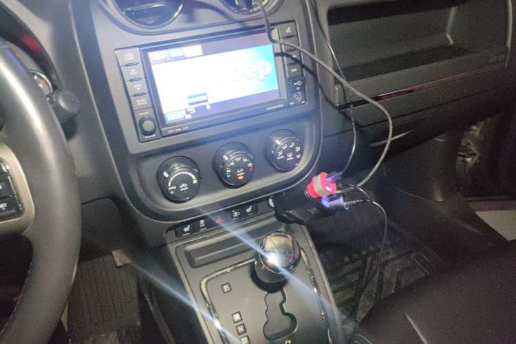 Used Jeep Patriot 2014 2.4L Luxury Navigation Edition Audio And AC Panel
