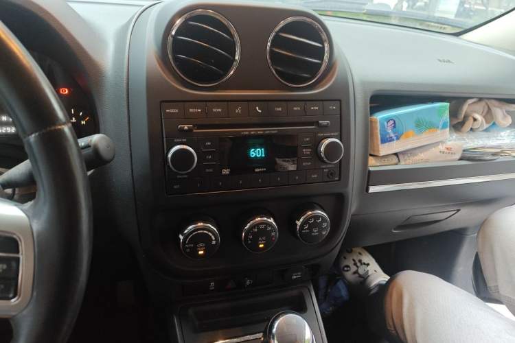 Used Jeep Patriot 2014 2.4L Sport Edition Audio And AC Panel