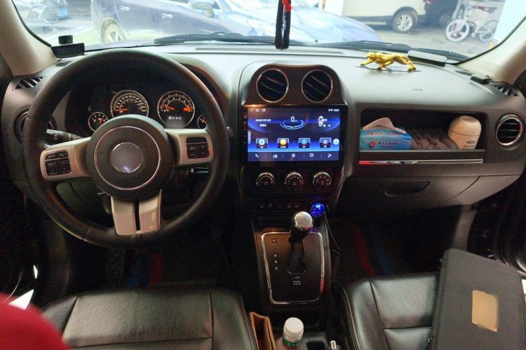 Used Jeep Patriot 2014 2.4L Luxury Navigation Edition Center Console