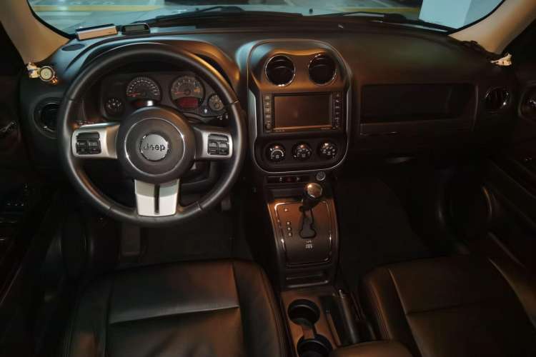 Used Jeep Patriot 2014 2.4L Sport Edition Center Console