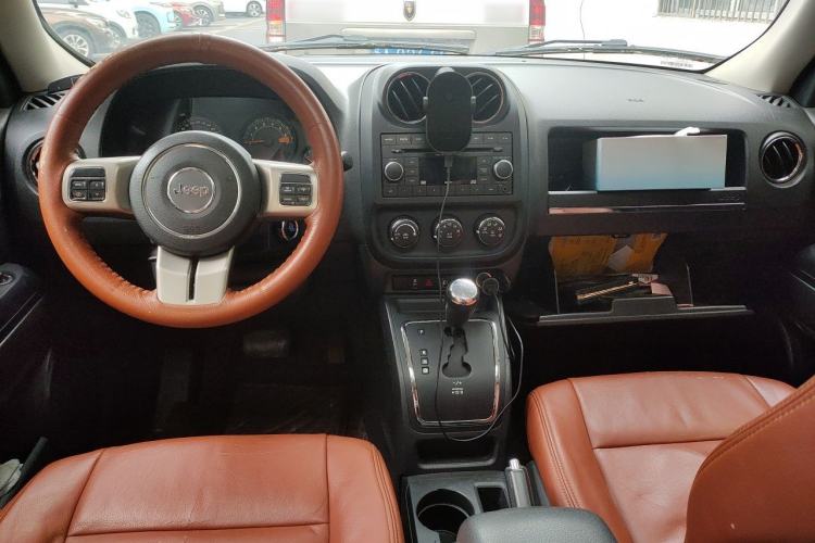 Used Jeep Patriot 2014 2.4L Sport Edition Center Console