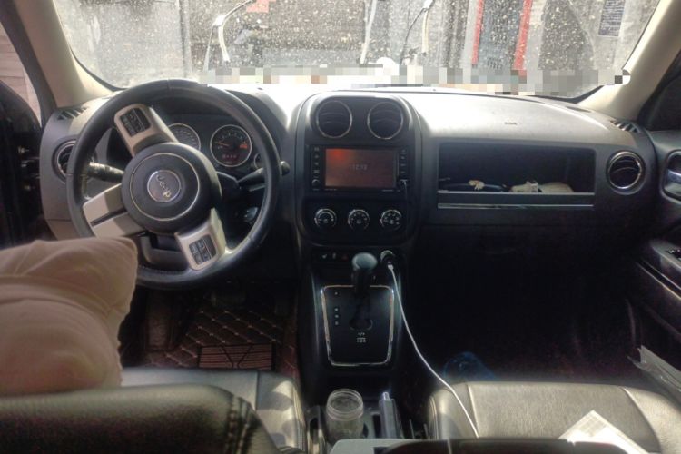 Used Jeep Patriot 2014 2.4L Luxury Navigation Edition Center Console