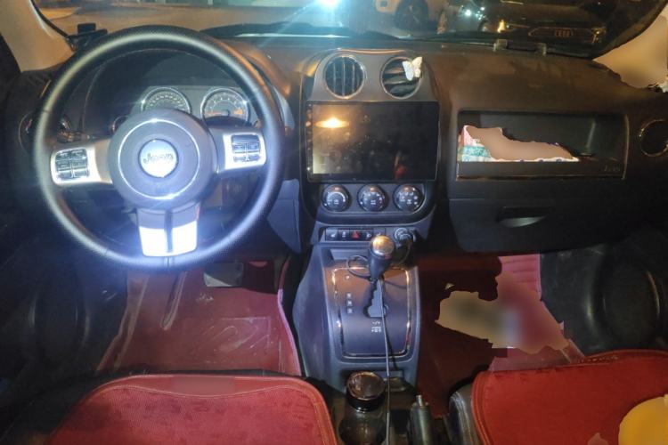 Used Jeep Patriot 2014 2.4L Luxury Navigation Edition Center Console