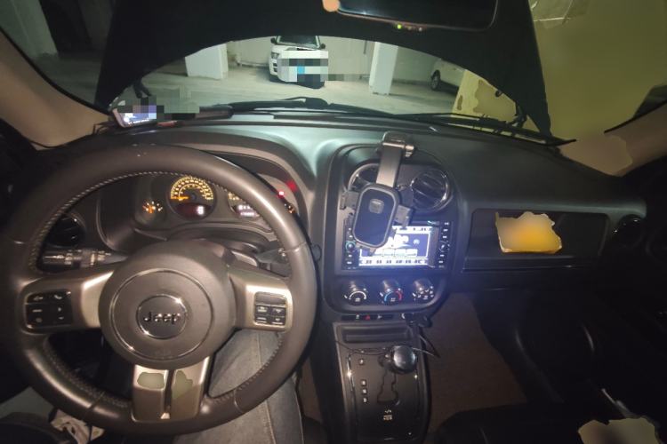 Used Jeep Patriot 2014 2.0L Sport Edition Center Console