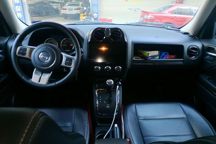 Used Jeep Patriot 2014 2.4L Luxury Navigation Edition Center Console