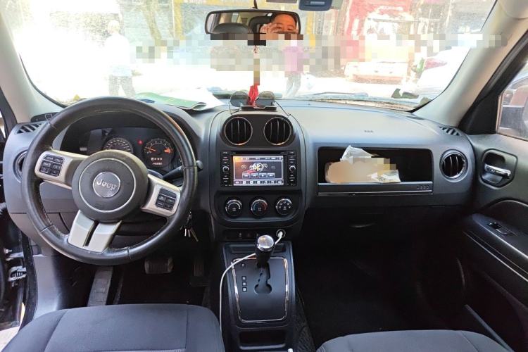 Used Jeep Patriot 2014 2.0L Sport Enhanced Edition Center Console
