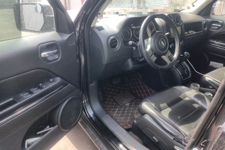 Used Jeep Patriot 2014 2.4L Luxury Navigation Edition Driver Seat