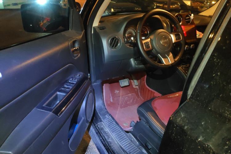 Used Jeep Patriot 2014 2.4L Luxury Navigation Edition Driver Seat