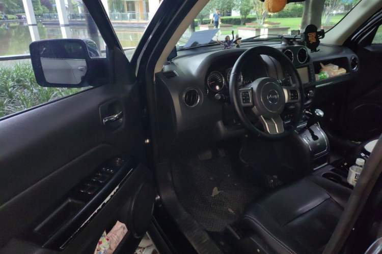 Used Jeep Patriot 2014 2.4L Luxury Navigation Edition Driver Seat