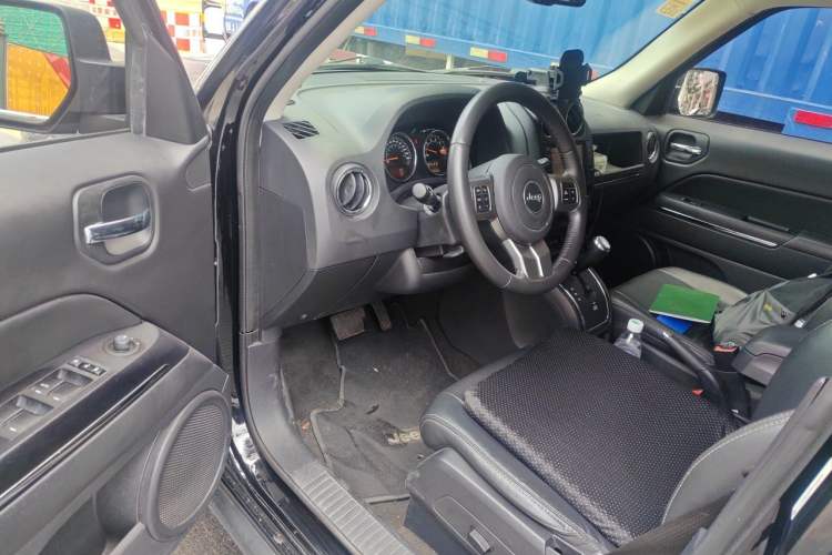 Used Jeep Patriot 2014 2.4L Luxury Navigation Edition Driver Seat