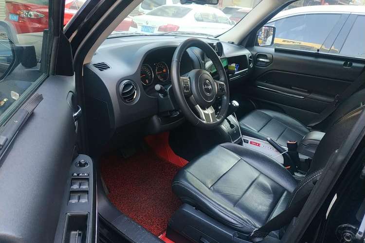 Used Jeep Patriot 2014 2.4L Luxury Navigation Edition Driver Seat