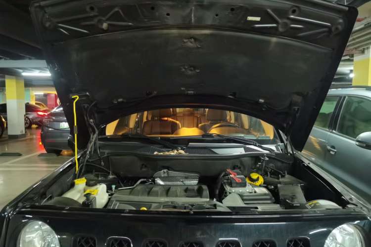 Used Jeep Patriot 2014 2.4L Sport Edition Engine Bay