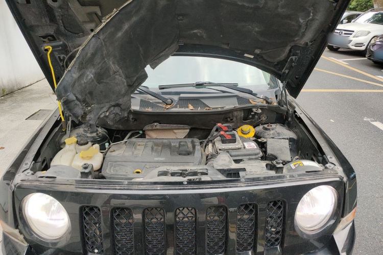Used Jeep Patriot 2014 2.4L Sport Edition Engine Bay