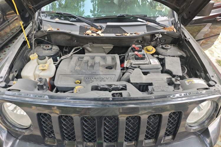 Used Jeep Patriot 2014 2.4L Luxury Navigation Edition Engine Bay