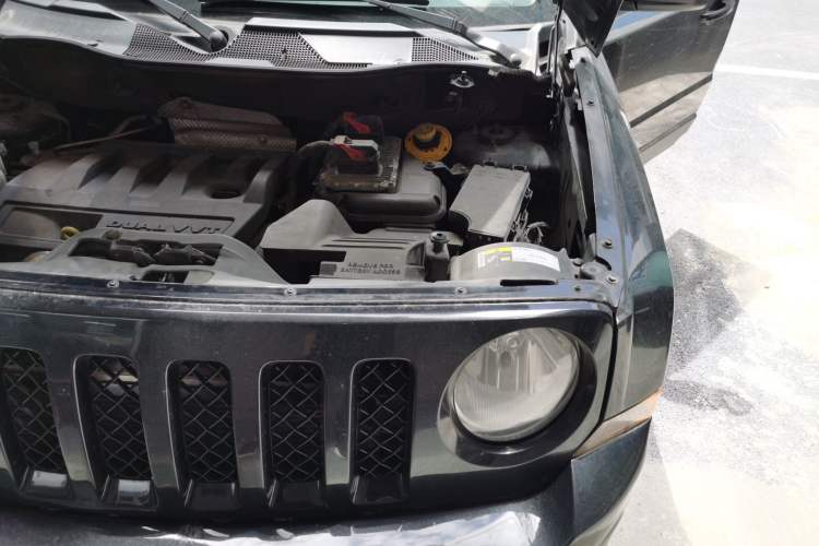 Used Jeep Patriot 2014 2.0L Sport Enhanced Edition Engine Bay Left
